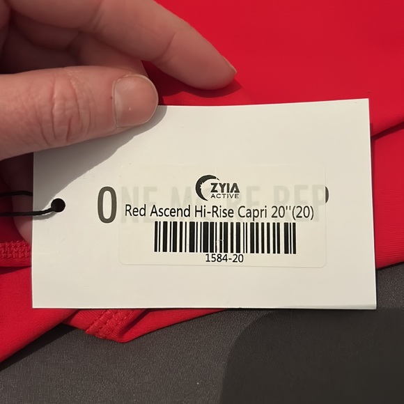 Zyia Red Ascend Hi-Rise Capri 20” size 20 - Picture 5 of 5